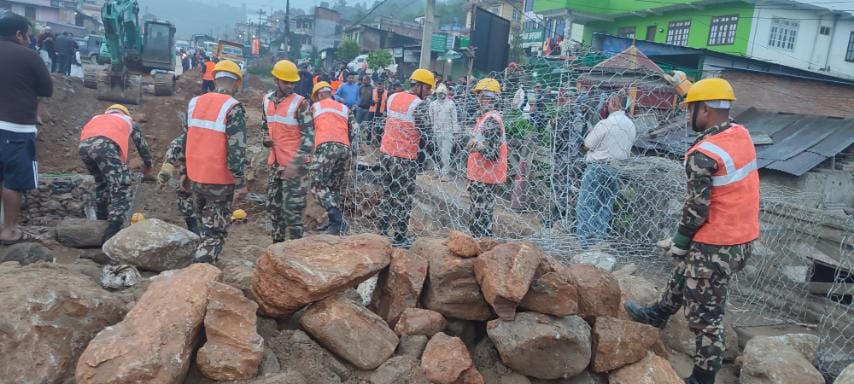 पृथ्वी राजमार्ग १८ घण्टापछि एकतर्फी खुल्यो