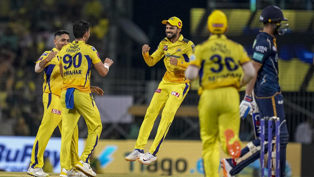 चेन्नई आईपीएल क्रिकेटको फाइनलमा, गुजरात १५ रनले पराजित