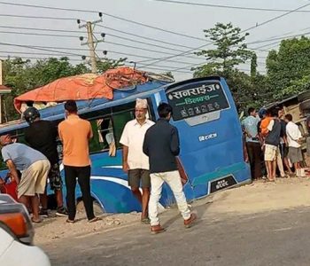 दाङमा दुईवटा बस ठोक्किँदा एक जनाको मृत्यु, २४ जना घाइते