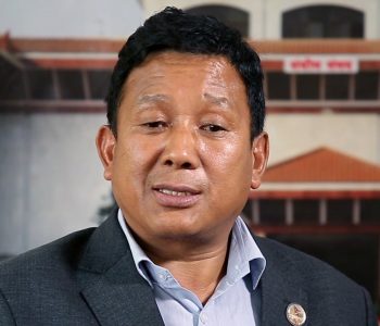 एमाले नेता पार्वत गुरुङले सर्वसाधारण कुटे
