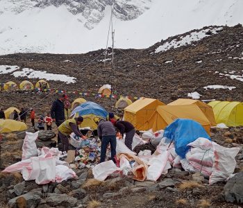 सेनाको नेतृत्व र युनिलिभरको सहकार्यमा हिमालबाट ३५ हजार किलो फोहोर संकलन