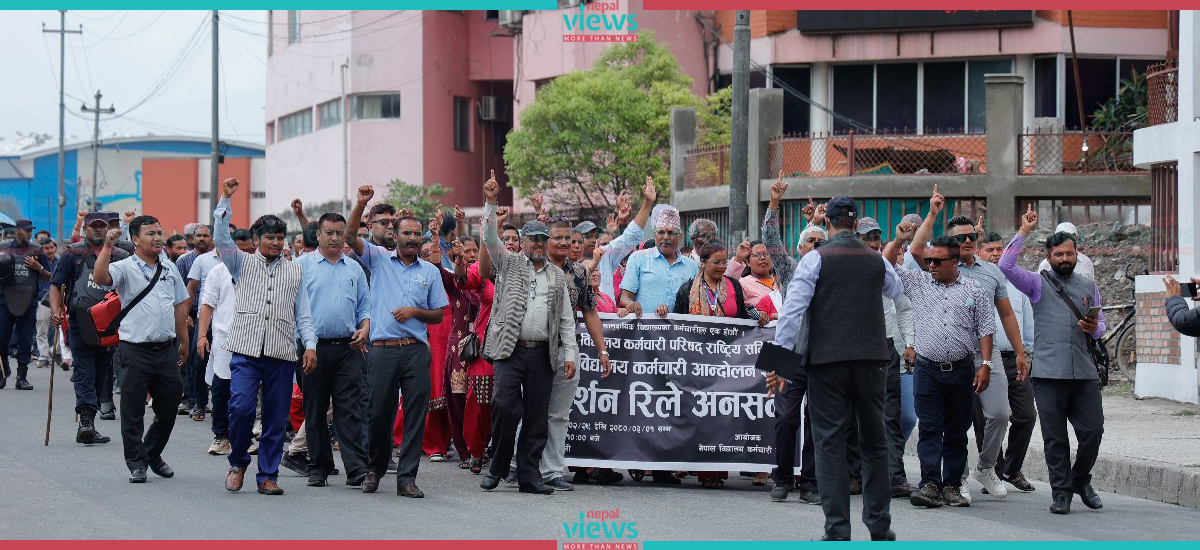 सामुदायिक विद्यालयका कर्मचारी पुनः आन्दोलित (तस्वीरहरू)