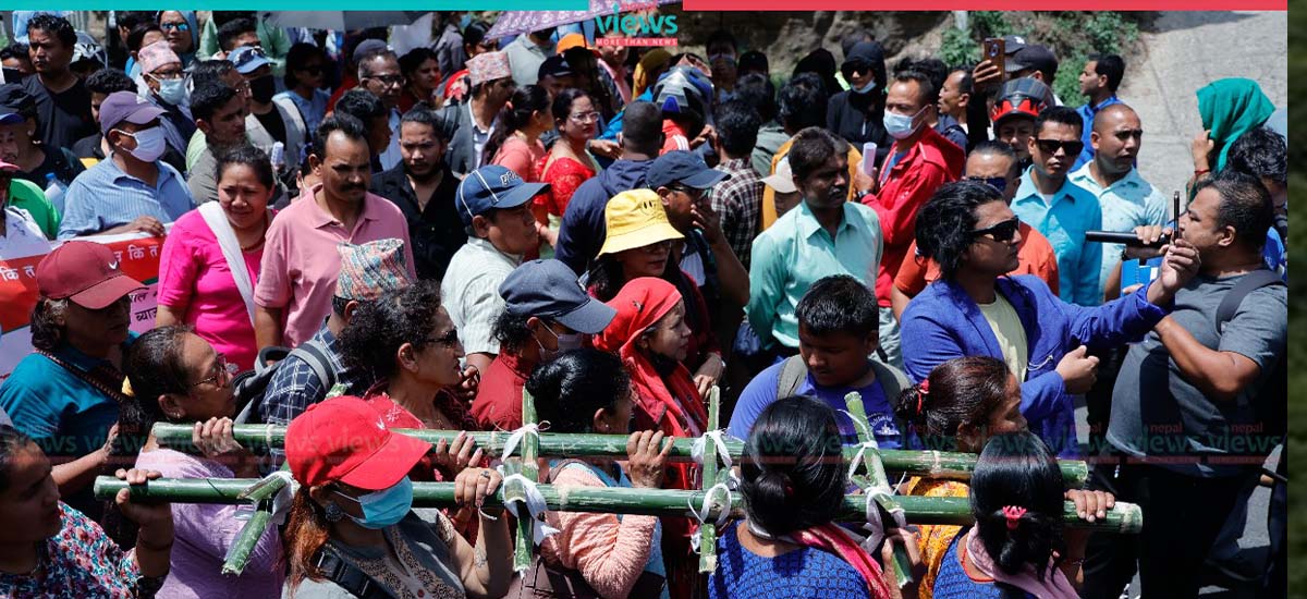 सूर्यदर्शन सहकारीका पीडितले पोखरामै बुझाए प्रधानमन्त्रीलाई ज्ञापनपत्र, पनि सरकारले चासो नदिएको गुनासो