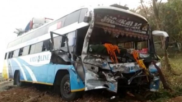 ओडिसामा बस दुर्घटना हुँदा ११ जनाको ज्यान गयो