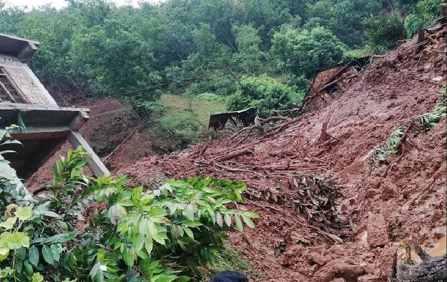 ताप्लेजुङको मेहेलेमा पहिरो, चार जना वेपत्ता