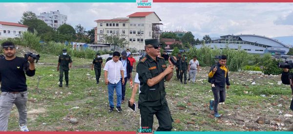 ललिता निवासको जग्गामा पुग्यो काठमाडौं महानगरको टोली, घेराबार गर्ने तयारी