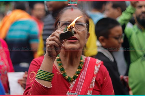 साउनको दोस्रो सोमबार: डोलेश्वर महादेवमा श्रद्धालुको भीड (तस्वीरहरु)