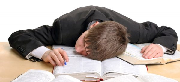 पढ्ने बेला निद्रा आउँछ ? यस्ता टिप्स अपनाउनुस्
