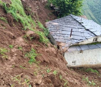 पर्वतको लाङ्दीमा पहिरोले घर पुरिँदा दम्पती बेपत्ता