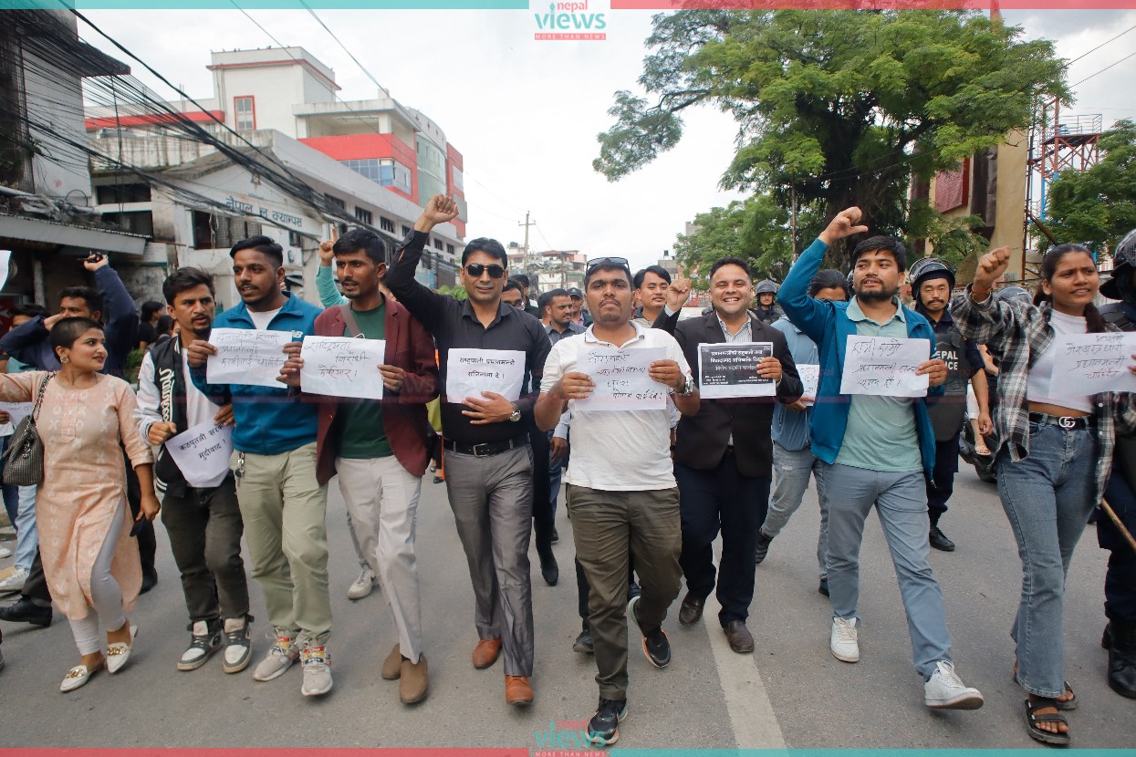 प्रधानमन्त्रीको विवादास्पद अभिव्यक्ति विरुद्ध अनेरास्ववियुको प्रदर्शन (तस्वीरहरु)