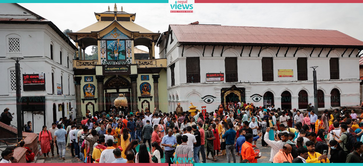 साउने सोमबारको व्रत आजदेखि, पशुपतिमा दर्शनार्थीको घुइँचो (तस्वीरहरू)