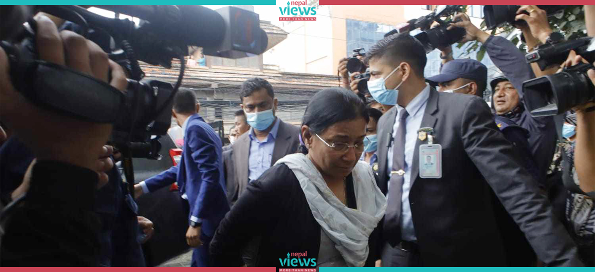 आमाको निधनपछि नर्भिक अस्पतालमा आइपुगिन् रेणु
