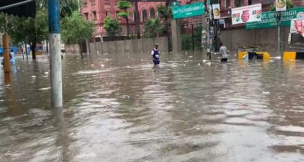 पाकिस्तानको लाहोरमा ३० वर्षयताकै ठूलो वर्षा, सात जनाको ज्यान गयो
