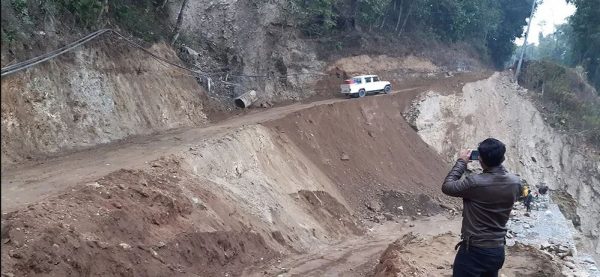 ५ दिनपछि खुल्यो अवरुद्ध मेची राजमार्ग