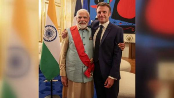 भारतीय प्रधानमन्त्री मोदीलाई फ्रान्समा सर्वोच्च सम्मान