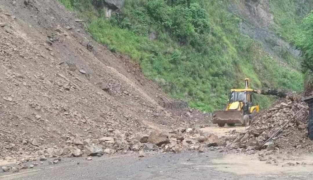 मुग्लिन-नारायणगढ सडक बन्द हुने र खुल्ने क्रम चल्दै