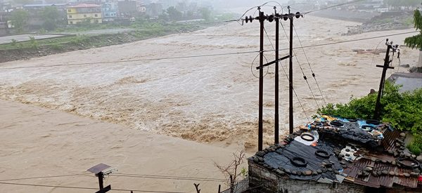 तिनाउ नदीको तटीय क्षेत्रमा जोखिम