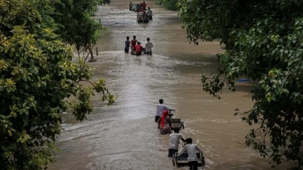 यमुना नदीले अलिपुर बाँध भत्कायो, राजधानी नयाँ दिल्ली उच्च जोखिममा