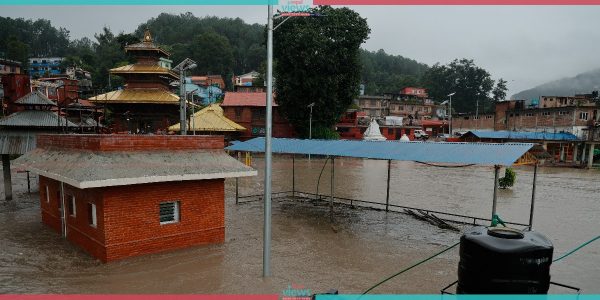 रातभरीको झरीले उर्लियो बागमती (तस्वीरहरू)