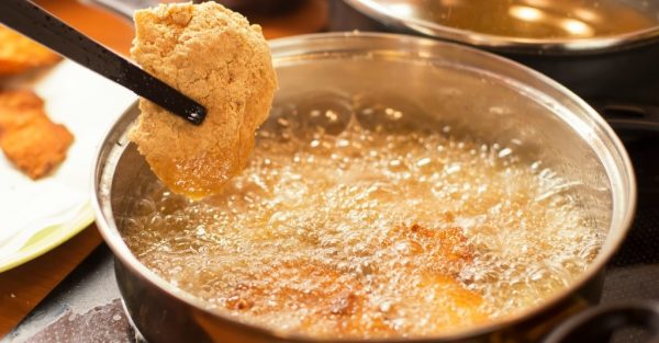 तेललाई पुनः प्रयोग गरेर खाना पकाउँदै हुनुहुन्छ ? सावधान