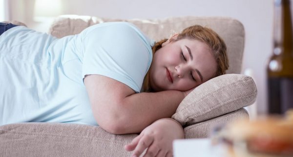 दिउँसो खाना खाएर सुत्नु कति सही छ ?