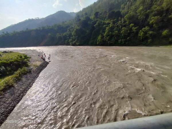 पिकनिक गएका २ युवा त्रिशुलीमा बेपत्ता