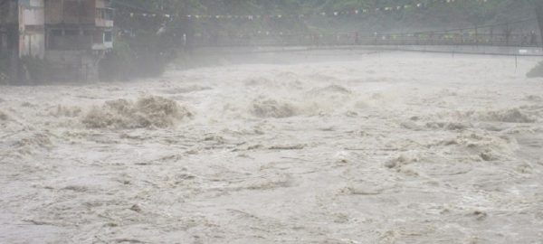 बाढीले मकवानपुरको सिस्नेरी चौकी बगायो, सिन्धुलीको खुर्कोट र दुम्जाको चौकी डुबानमा