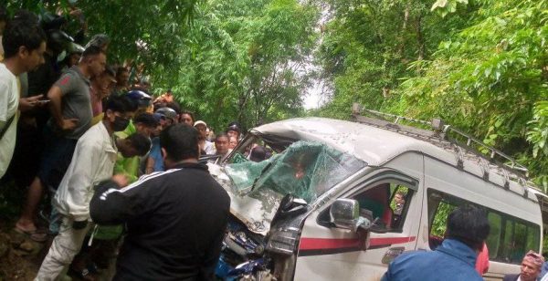 स्याङ्जामा माइक्रो र भारतीय नम्बर प्लेटको बस ठोक्किदा १३ घाइते
