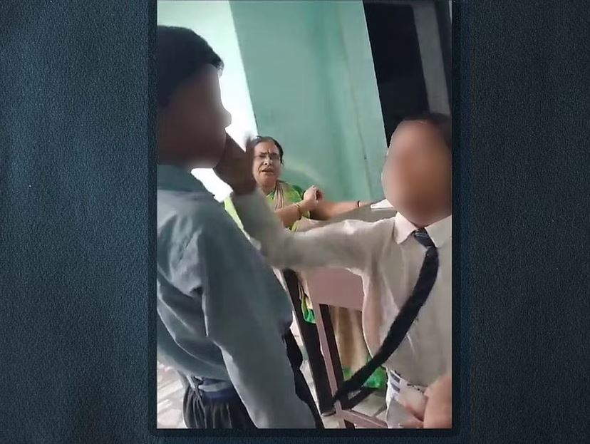 शिक्षकले बालकलाई थप्पड हान्न लगाएपछि पीडितका आफन्तजन आन्दोलित