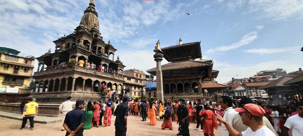 श्रीकृष्ण जन्माष्टमी : पाटनको कृष्ण मन्दिरमा श्रद्धालुको घुइँचो (तस्वीरहरू)