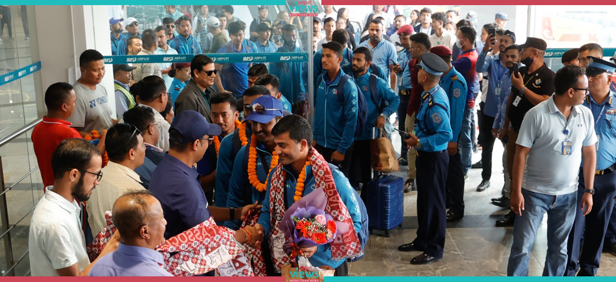 राष्ट्रिय क्रिकेट टोलीलाई विमानस्थलमा यसरी गरियो स्वागत (तस्वीरहरु)