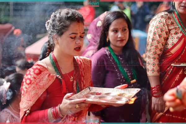 हरितालिका तीज, शिवालयहरूमा व्रतालु महिलाको घुइँचो (तस्वीरहरू)