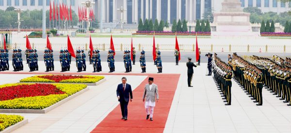 प्रधानमन्त्री प्रचण्डलाई चीनमा गार्ड अफ अनर (तस्वीरहरू)