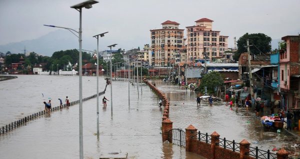 काठमाडौंमा रातभर वर्षा, खोला र नदीको बाढी खतराको तहमा