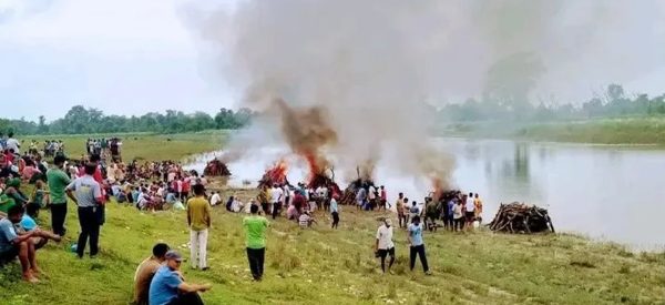 सवारी दुर्घटनामा मृत्यु भएकाको सामूहिक दाहसंस्कार