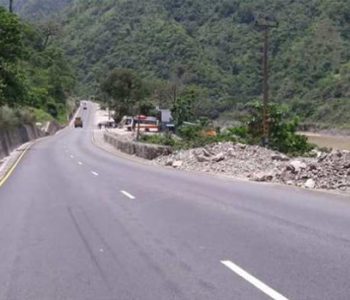 पहिरोले अवरुद्ध नारायणगढ–मुग्लिन सडक पुनः सञ्चालनमा
