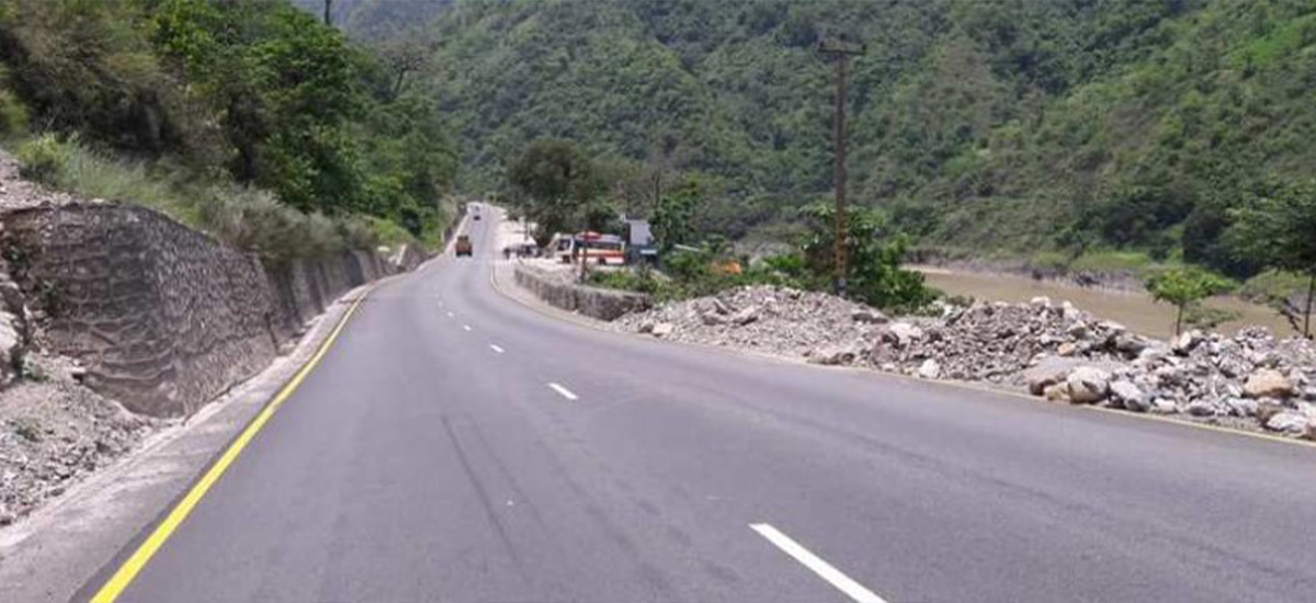 पहिरोले अवरुद्ध नारायणगढ–मुग्लिन सडक पुनः सञ्चालनमा