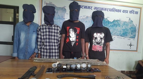 ‘गर्लफ्रेन्ड’को विषयमा ‘ग्याङफाइट’ गर्न हिँडेका १५ युवा हतियारसहित पक्राउ
