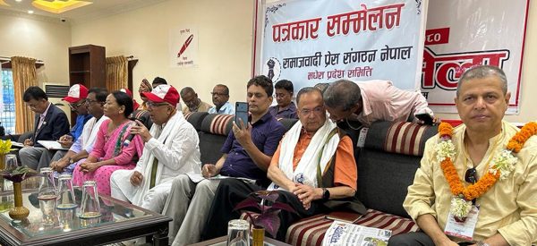 माधव नेपाल भन्छन्- हामी सरकार र कांग्रेस दुवैको साथ छाड्नसक्ने स्थितिमा छैनौं