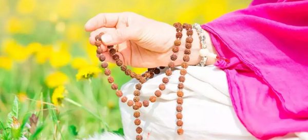 मन्त्र जप गर्ने समयमा गर्नु हुँदैन यस्तो गल्ती