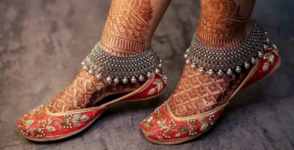 शास्त्रअनुसार चाँदीका पाउजु लगाउँदा हुन्छन् यस्ता फाइदा