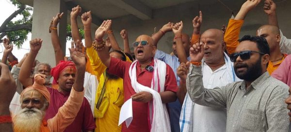 सुनसरीबाट पक्राउ परेका आचार्य श्रीनिवासलाई धनुषा ल्याइयो