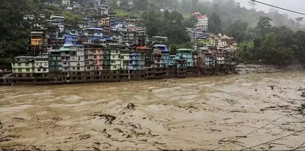 हिमतालमा आएको बाढीबाट भारतमा मर्नेहरूको संख्या ४० पुग्यो