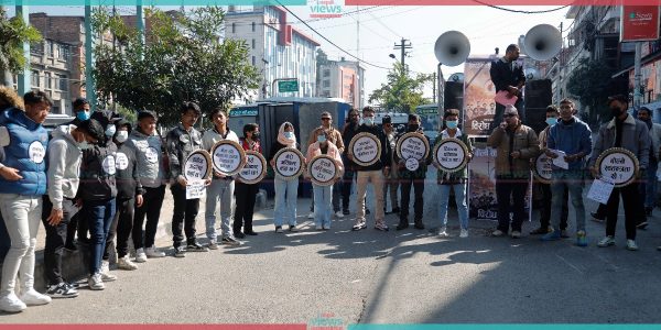 टिकटक प्रतिबन्धविरुद्ध माइतीघरमा प्रदर्शन (तस्वीरहरू)