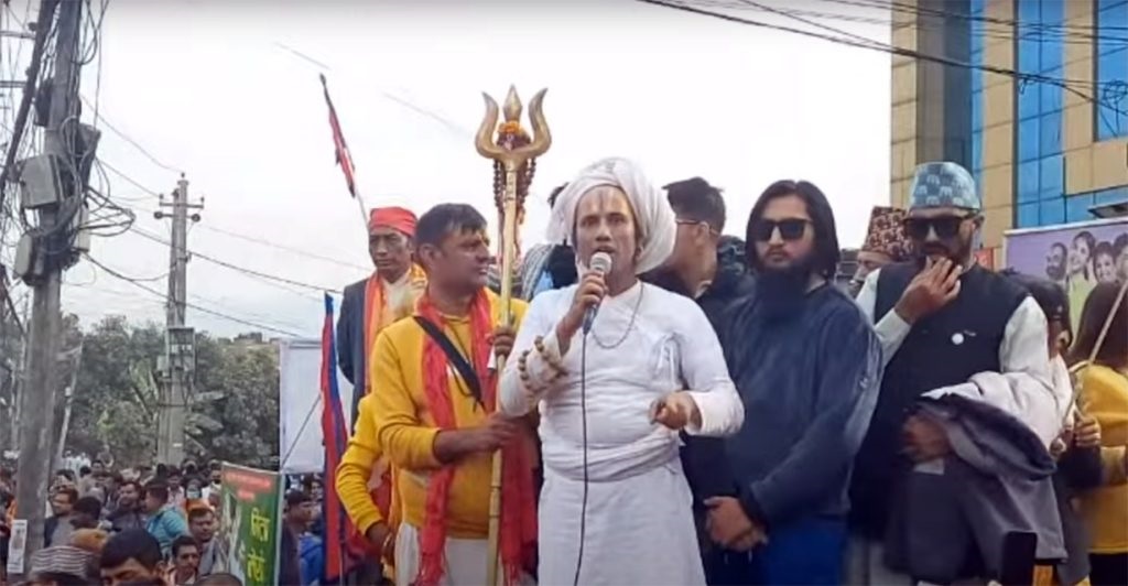 प्रसाईंको प्रदर्शनमा सहभागी विवादास्पद धर्मगुरु आचार्य श्रीनिवास पक्राउ