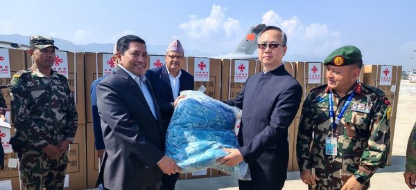 भूकम्पपीडितका लागि चीनले दियो ३० करोडको राहत, उपप्रधानमन्त्री श्रेष्ठले गरे ग्रहण