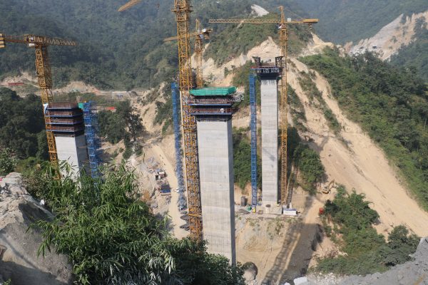 सडक पूर्वाधार विकासमा सक्रियता बढाउँदै सेना