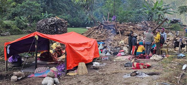 भूकम्प पीडित बालिकाको चिसोका कारण मृत्यु