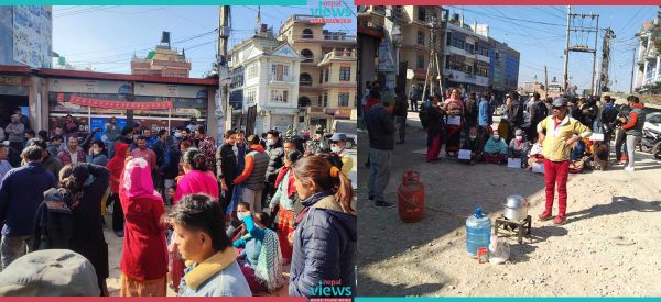 कालोपत्रे नभएपछि दुवाकोटका स्थानीयले सडकमै पकाए खाना, यातायात ठप्प