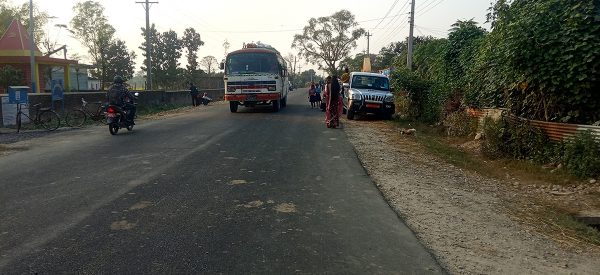 राप्ती सोनारीका बासिन्दाका लागि हुलाकी सडक बन्यो ‘लाइफलाइन’